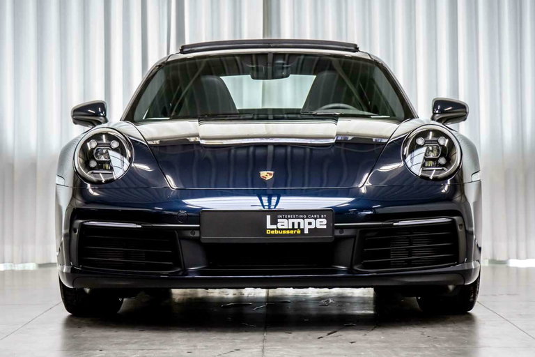 Porsche 992 Carrera