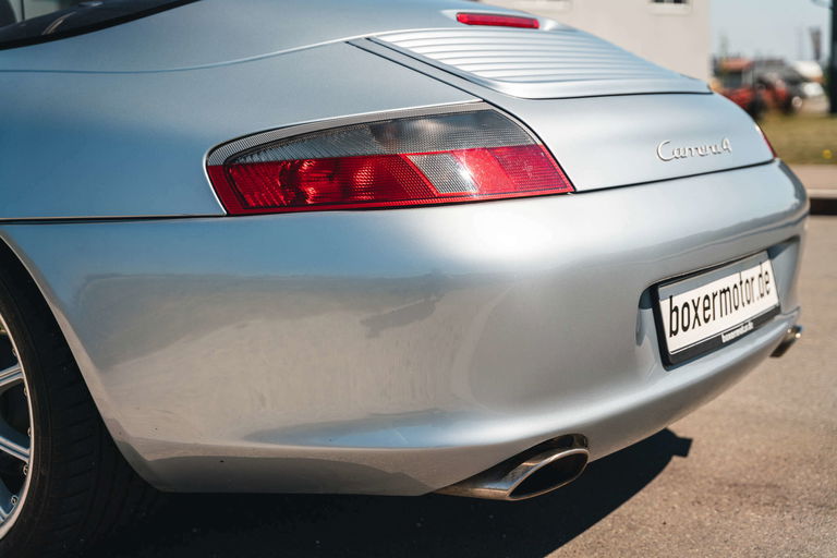 Porsche 996 Carrera 4