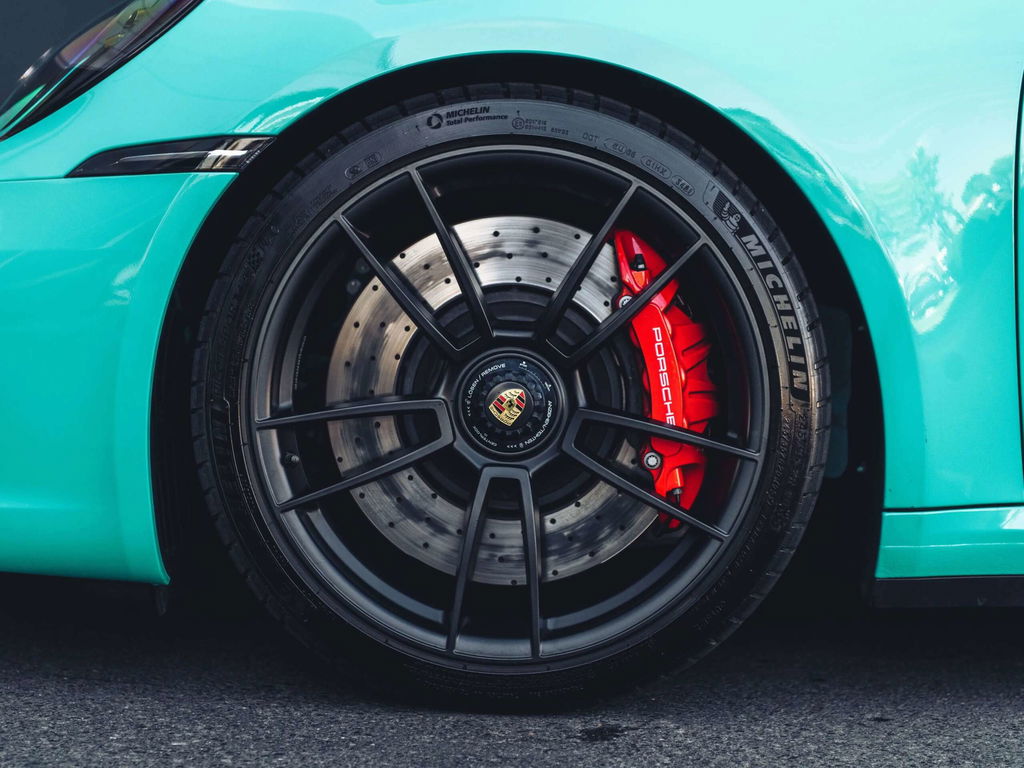 Porsche 992 Carrera 4 GTS