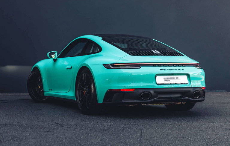 Porsche 992 Carrera 4 GTS