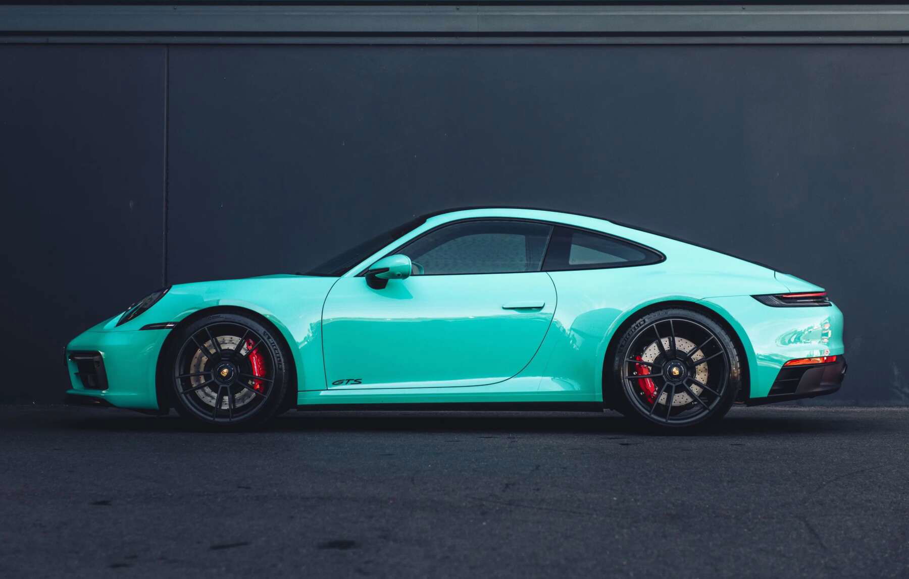 Porsche 992 Carrera 4 GTS