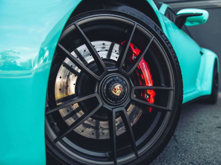 Porsche 992 Carrera 4 GTS