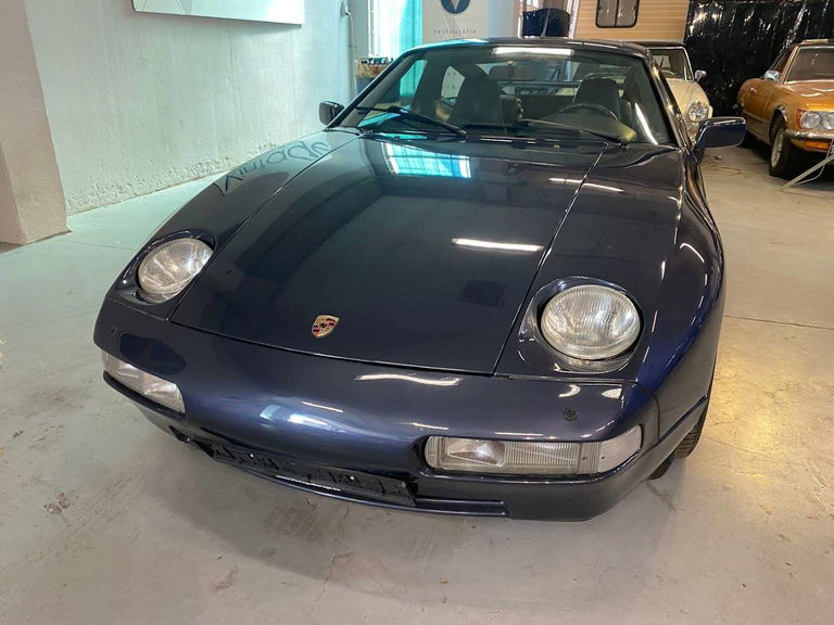 Porsche 928 S4