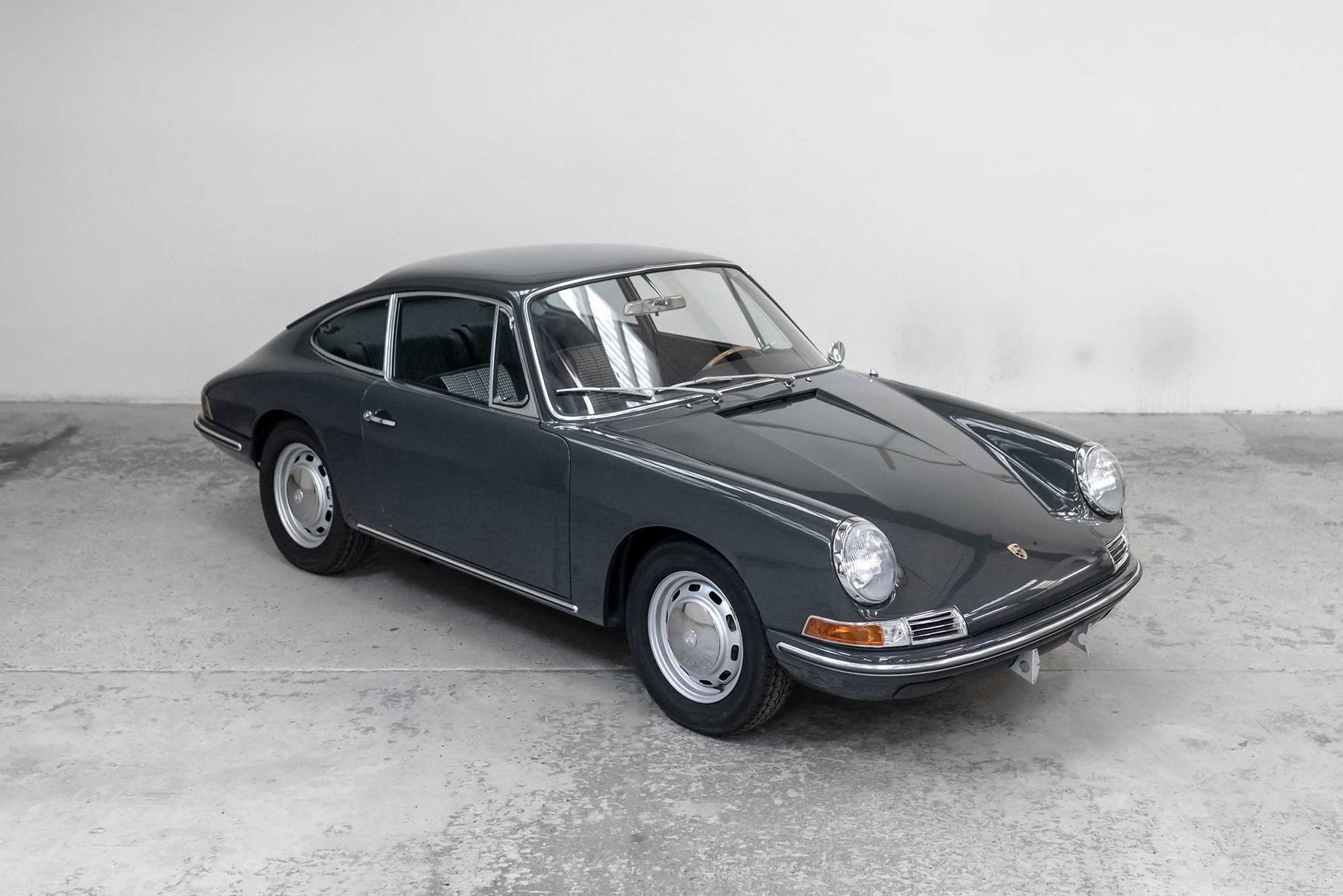 Porsche 911 (F-Modell) 1965 - elferspot.com - Marketplace for