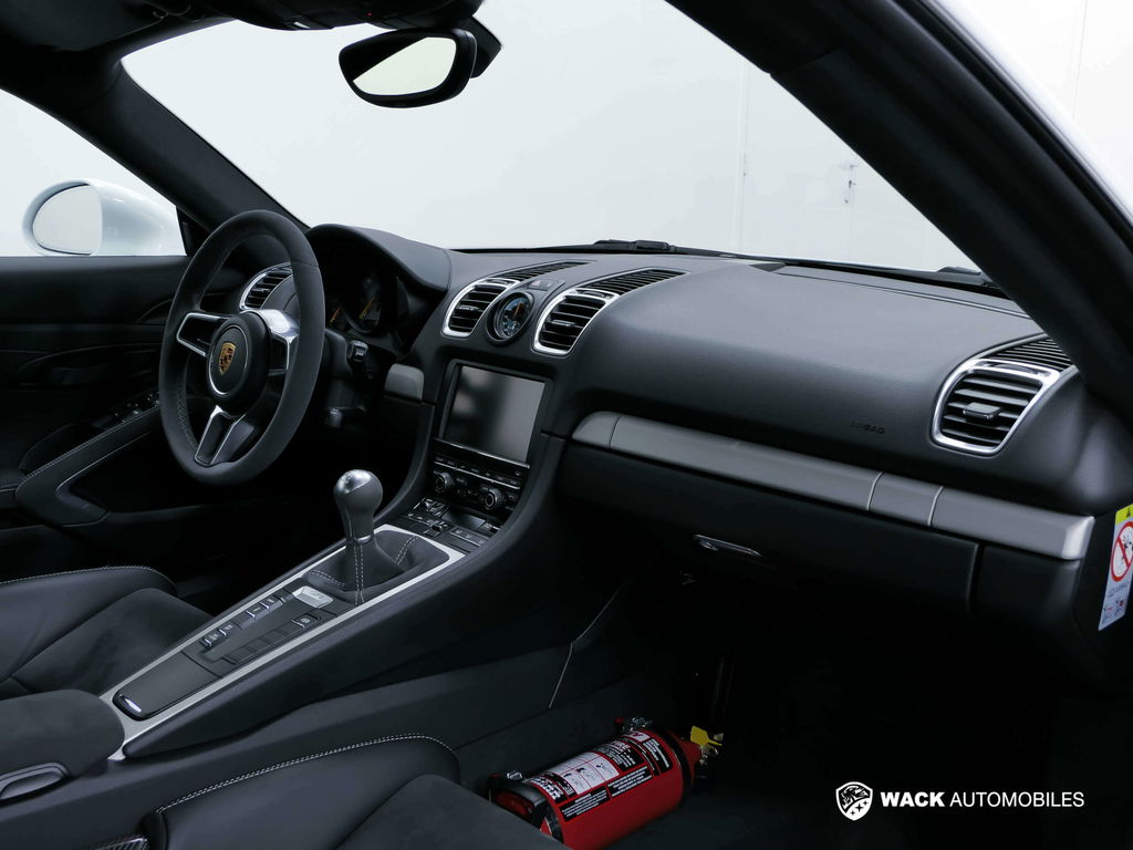 Porsche 981 Cayman GT4