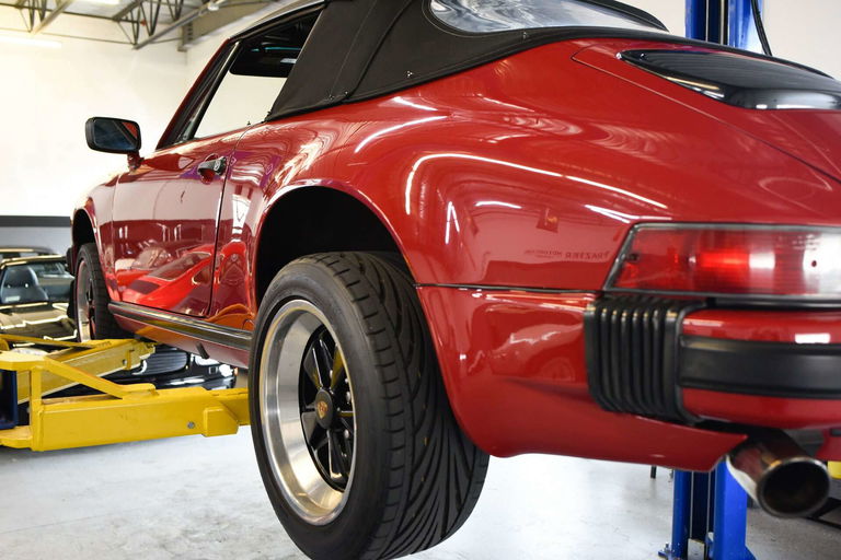 Porsche 911 Carrera 3.2 (US)