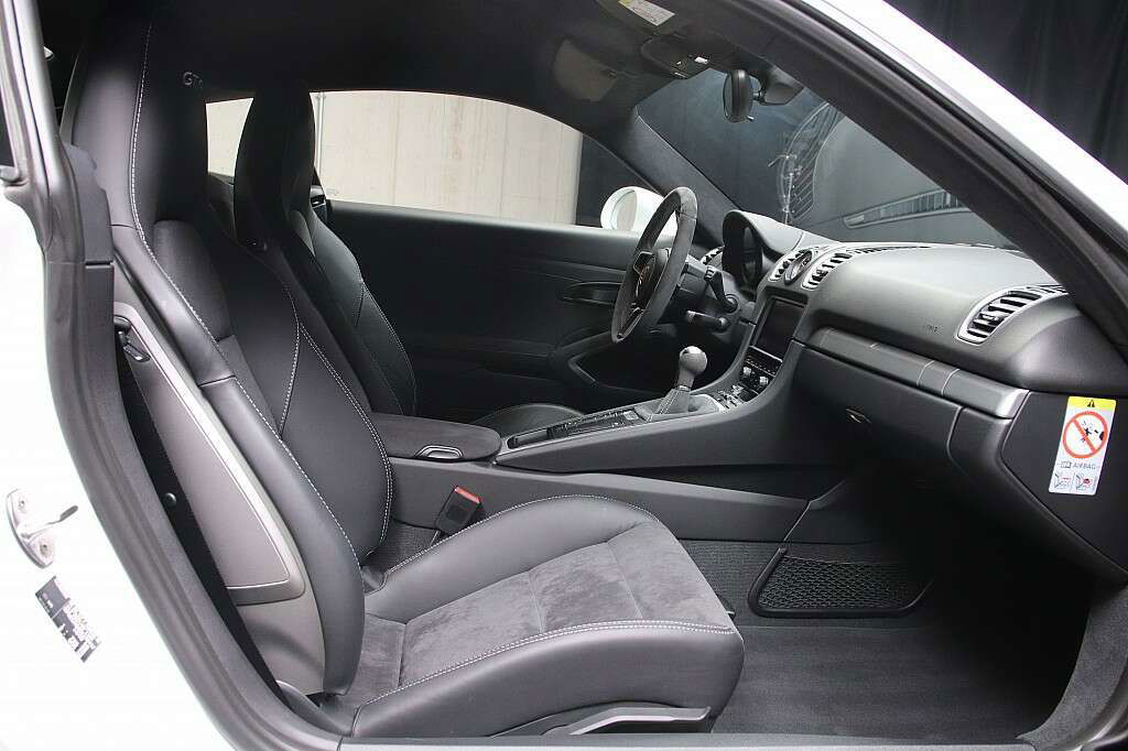 Porsche 981 Cayman GT4