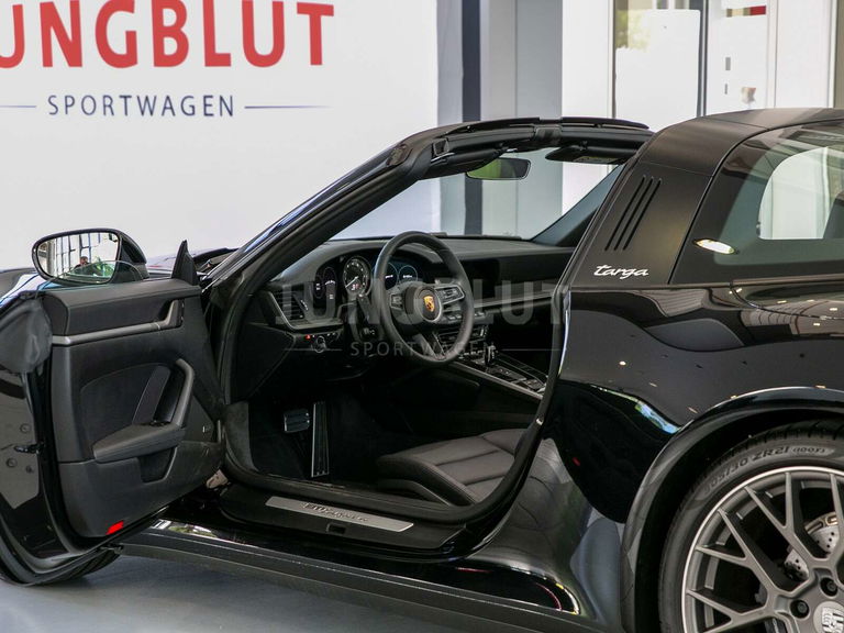 Porsche 992 Targa 4