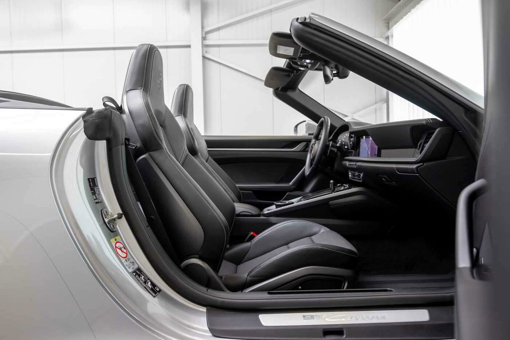 Porsche 992 Carrera