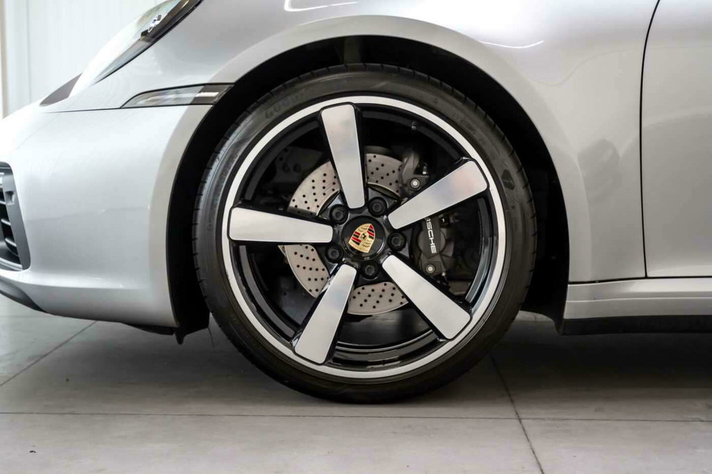 Porsche 992 Carrera