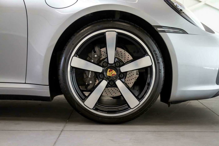 Porsche 992 Carrera