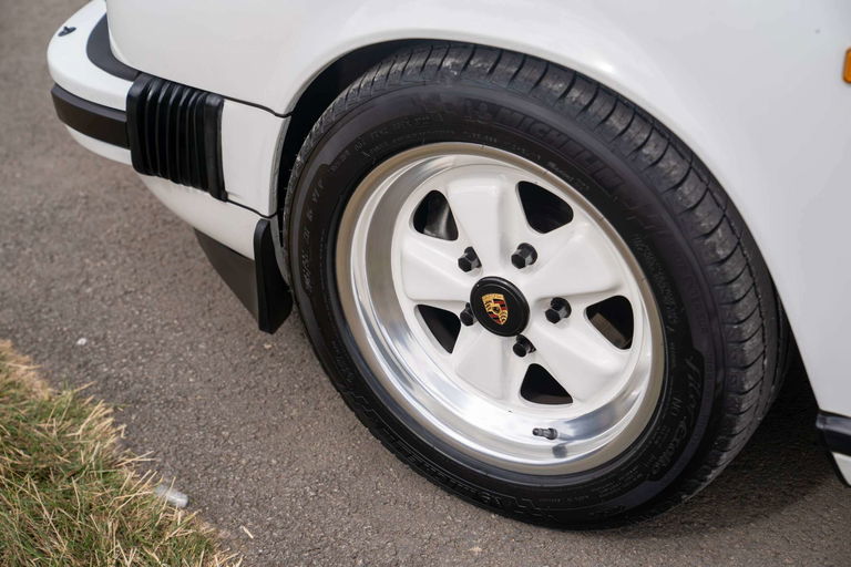 Porsche 911 Carrera 3.2