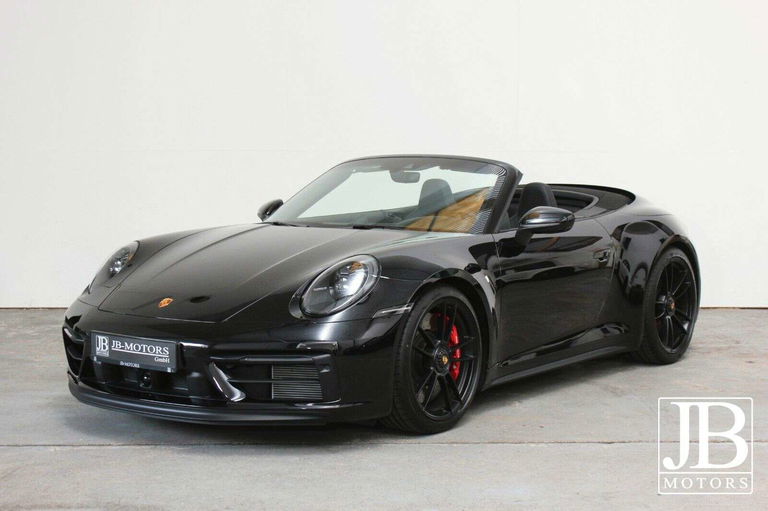 Porsche 992 Carrera 4 GTS