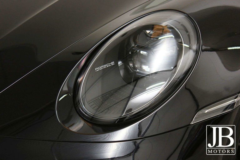 Porsche 992 Carrera 4 GTS