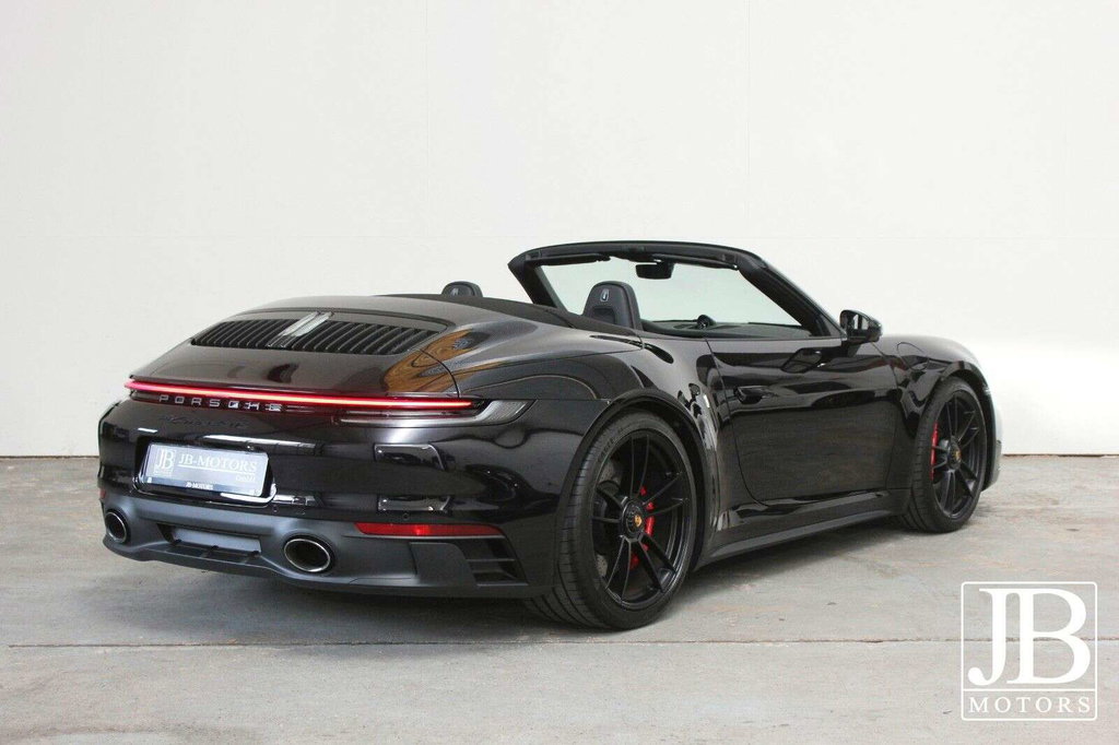 Porsche 992 Carrera 4 GTS