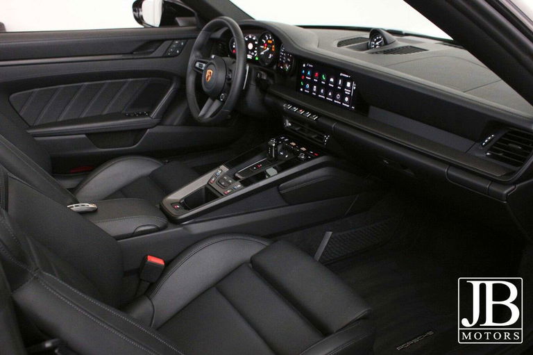 Porsche 992 Carrera 4 GTS