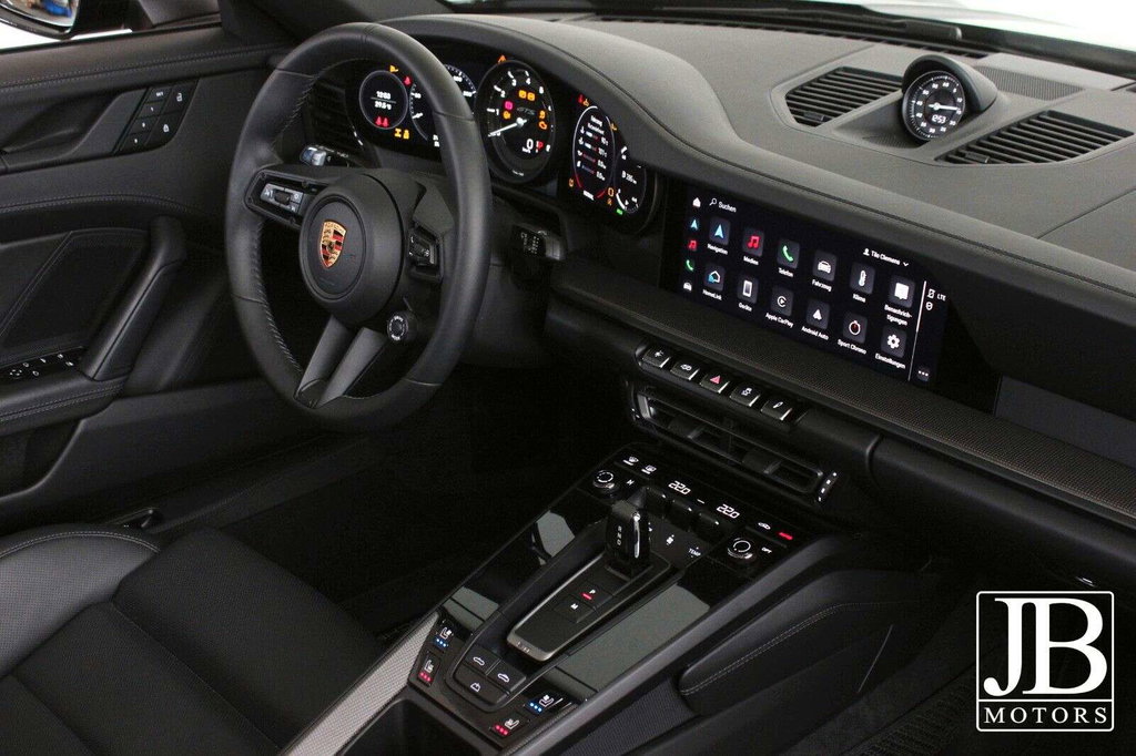 Porsche 992 Carrera 4 GTS