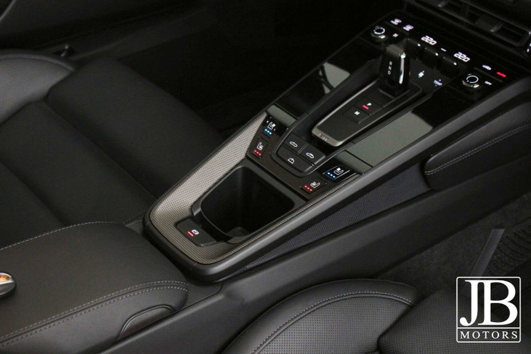 Porsche 992 Carrera 4 GTS