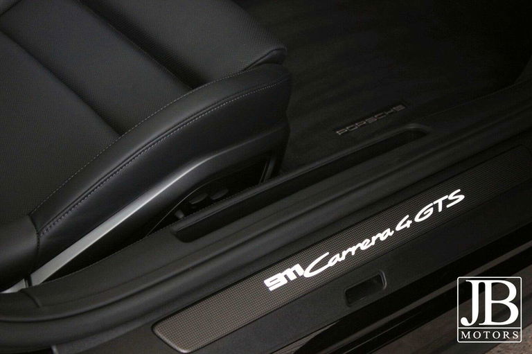 Porsche 992 Carrera 4 GTS