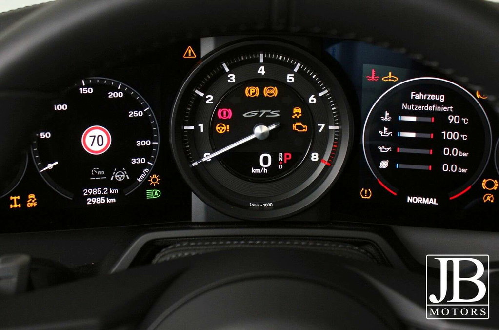 Porsche 992 Carrera 4 GTS