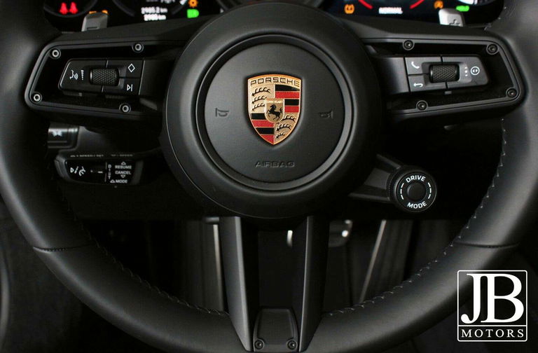 Porsche 992 Carrera 4 GTS