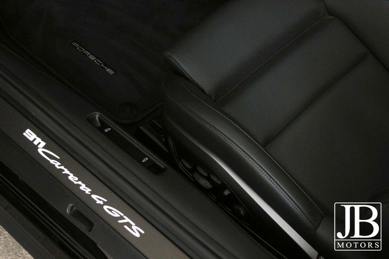 Porsche 992 Carrera 4 GTS