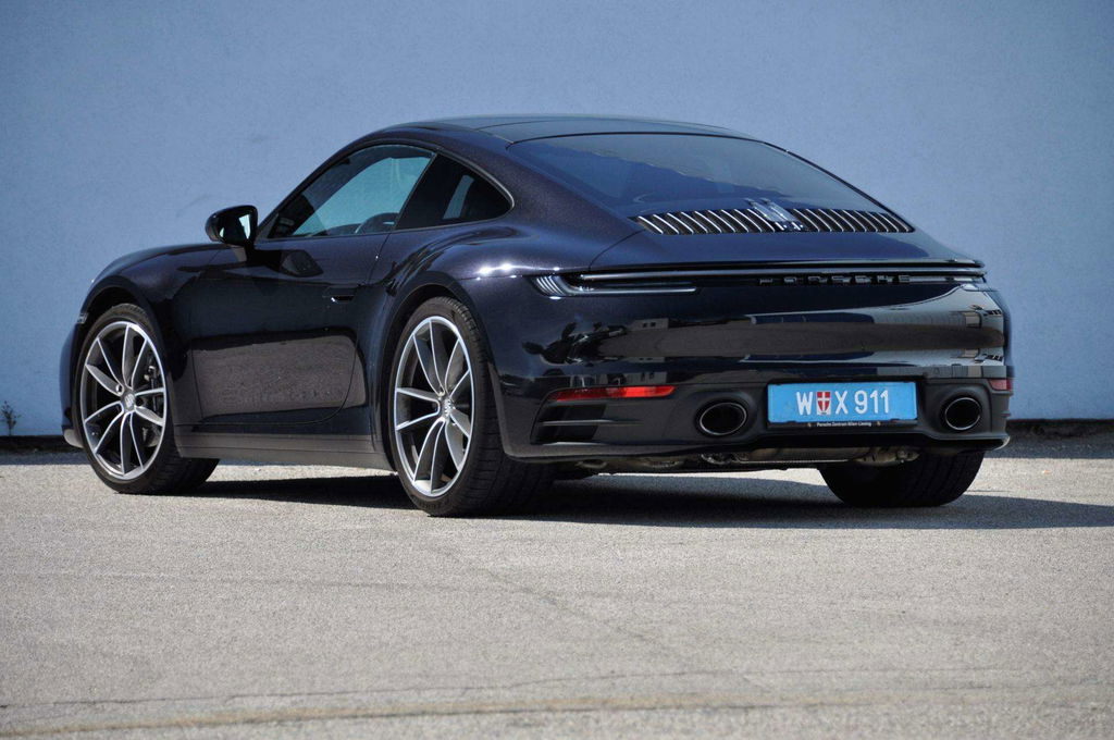 Porsche 992 Carrera 4