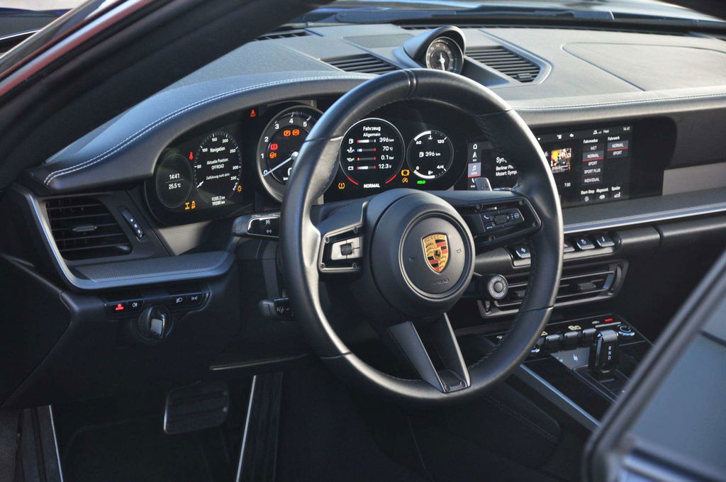 Porsche 992 Carrera 4