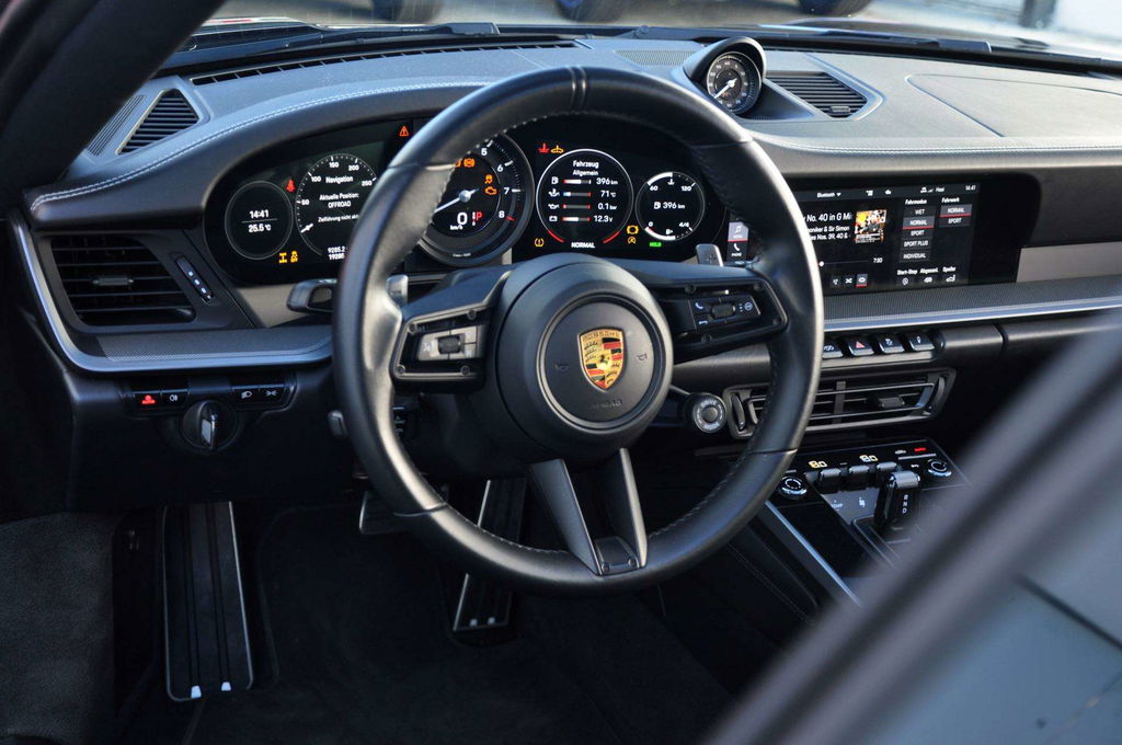 Porsche 992 Carrera 4