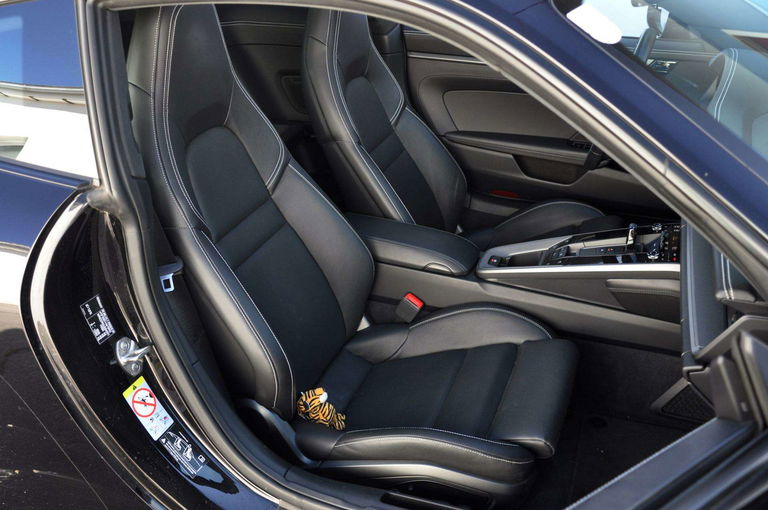 Porsche 992 Carrera 4