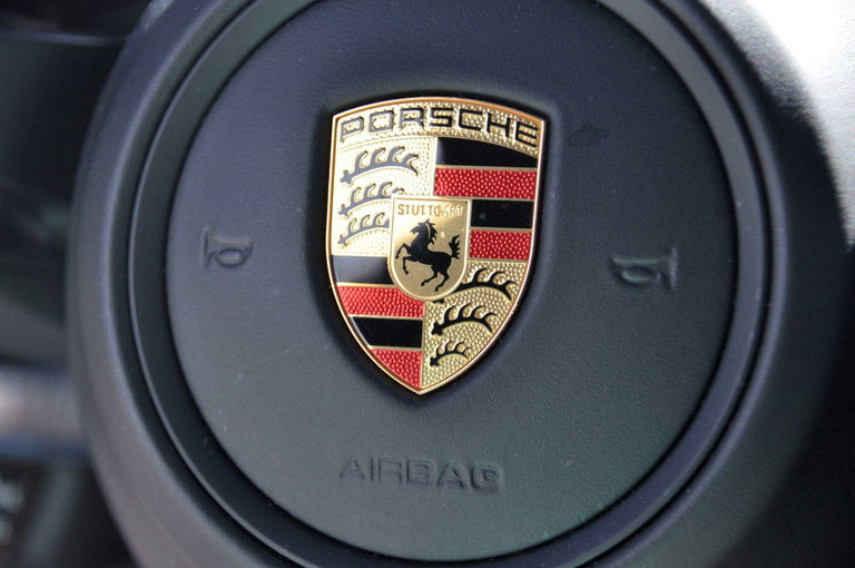 Porsche 992 Carrera 4