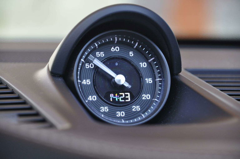 Porsche 992 Carrera 4