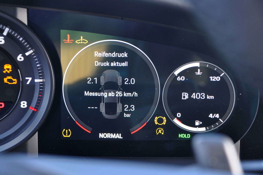 Porsche 992 Carrera 4