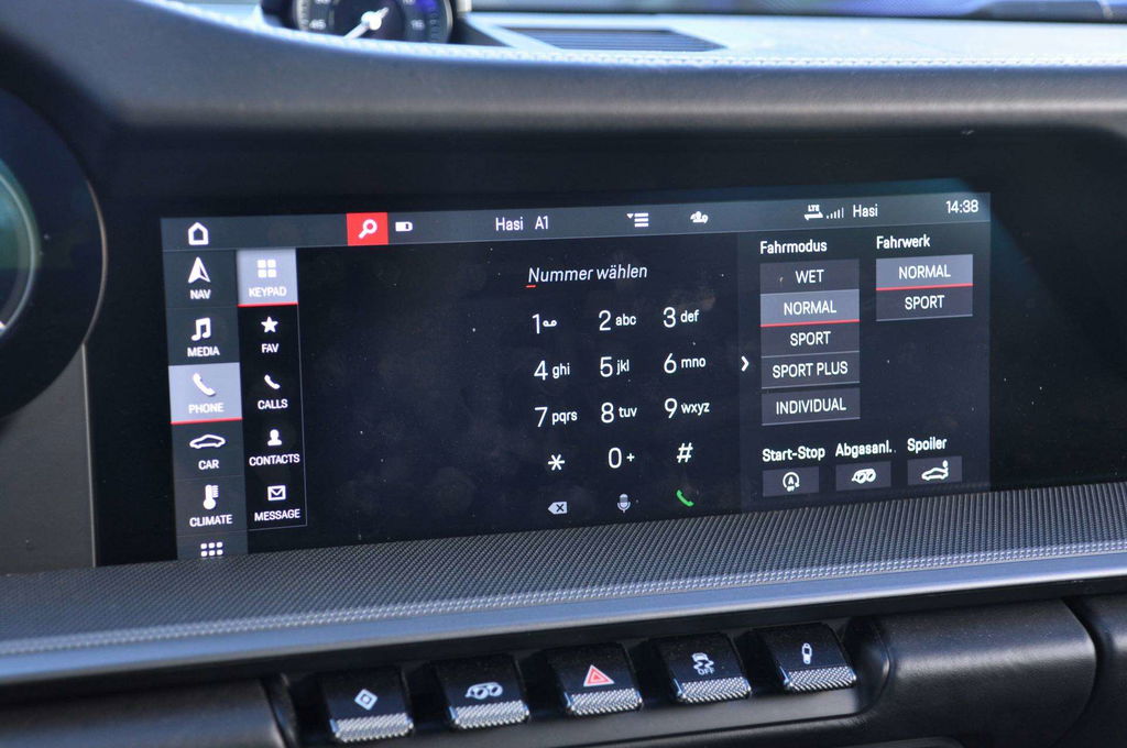 Porsche 992 Carrera 4