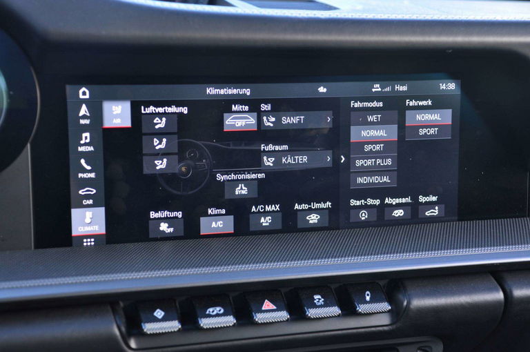 Porsche 992 Carrera 4