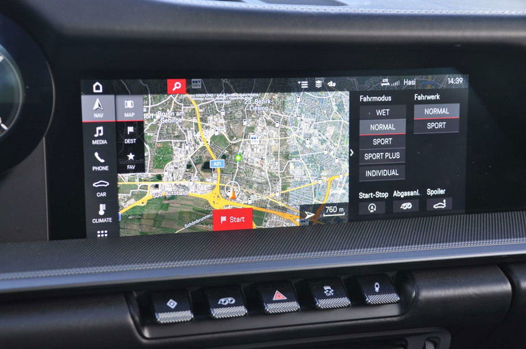 Porsche 992 Carrera 4