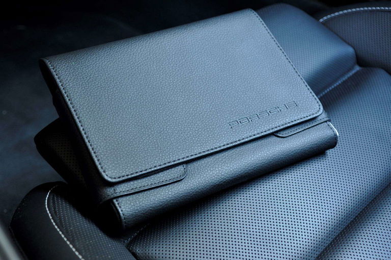 Porsche 992 Carrera 4