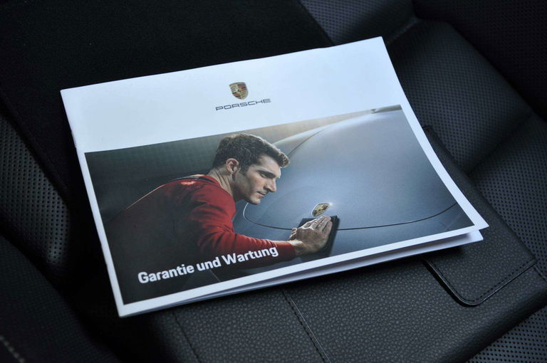 Porsche 992 Carrera 4