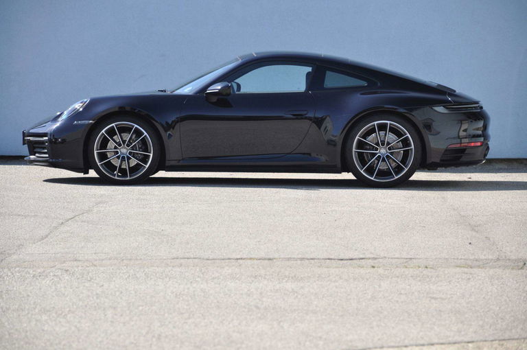 Porsche 992 Carrera 4