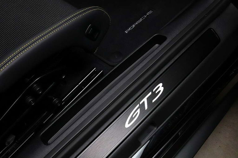 Porsche 992 GT3 Touring