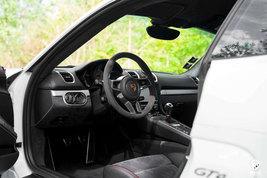 Porsche 981 Cayman GT4