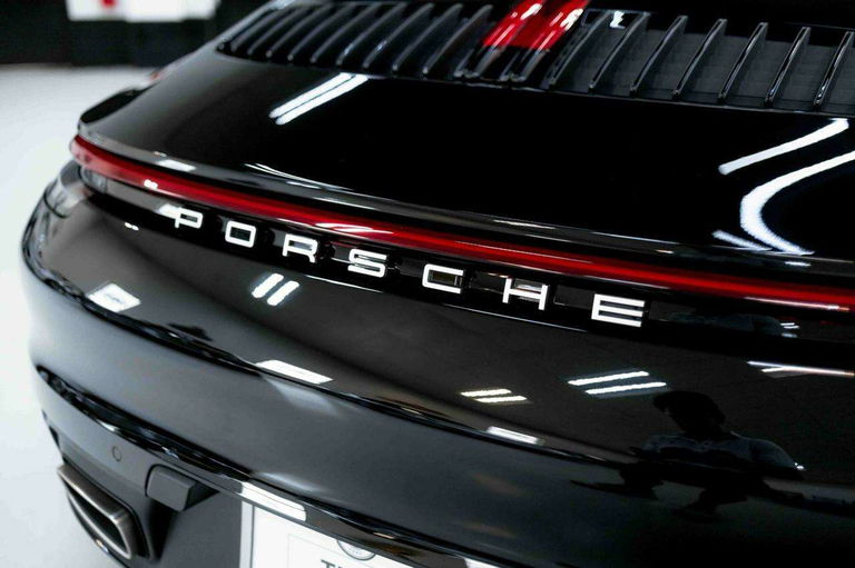 Emblema Traseiro Porsche 911 Carrera Preto 992 Original - Assaliz