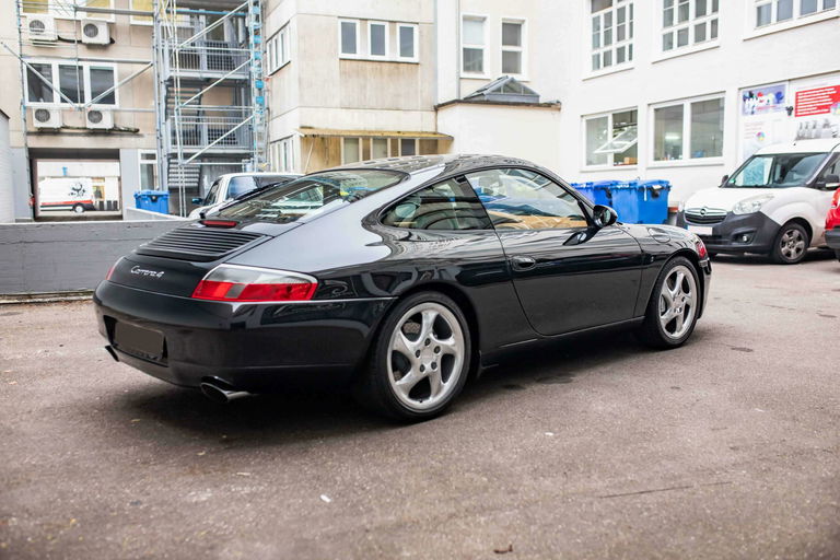 Porsche 996 Carrera 4 Millennium Edition