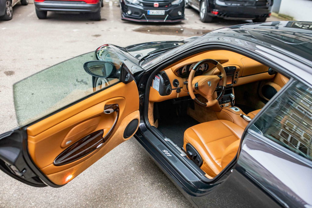 Porsche 996 Carrera 4 Millennium Edition