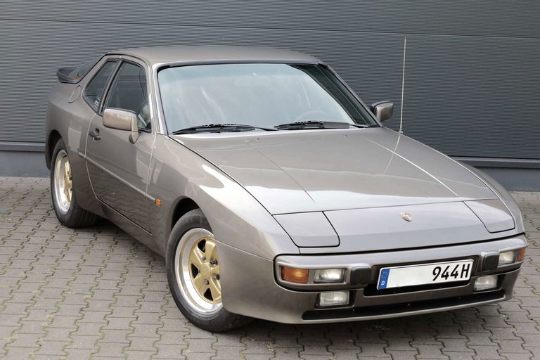 Porsche 944 Coupé