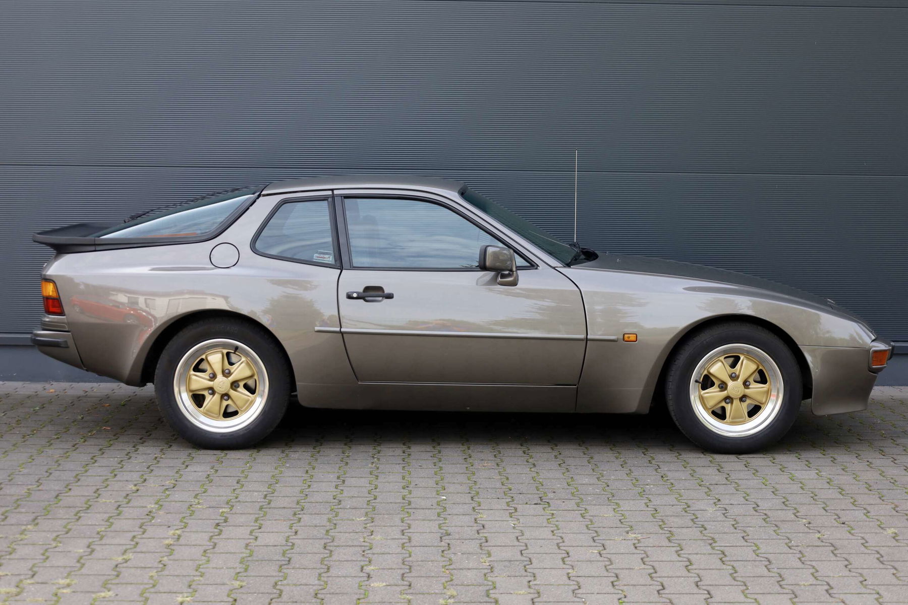 Porsche 944 Coupé 1984 - elferspot.com - Marketplace for Porsche