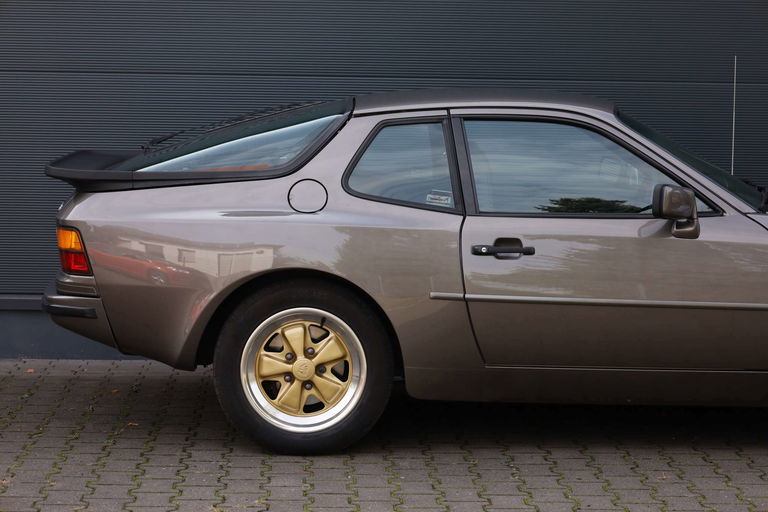 Porsche 944 Coupé