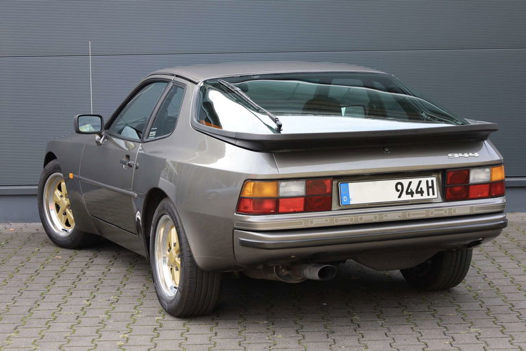 Porsche 944 Coupé