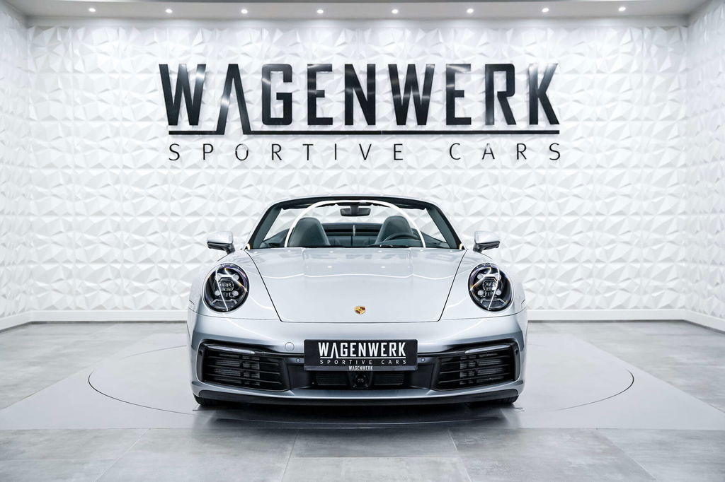 Porsche 992 Carrera 4