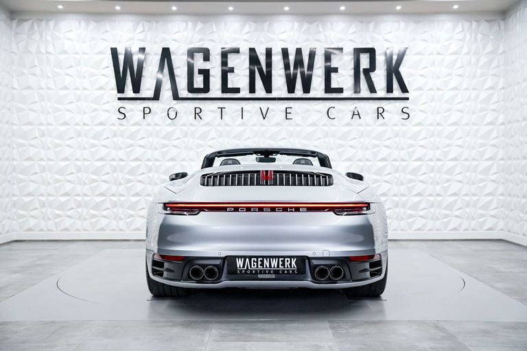 Porsche 992 Carrera 4